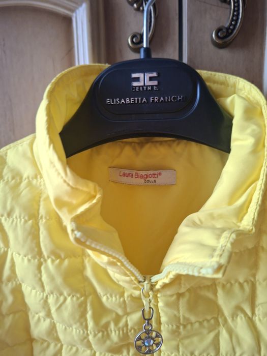 Продам  куртки на весну, безрукавку для девочки