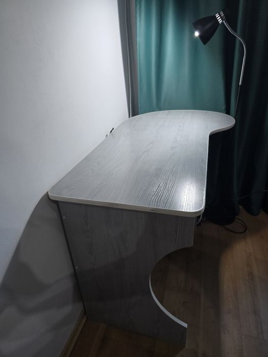 Компютърна маса бюро