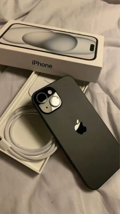 Продам новый айфон 15 256гб