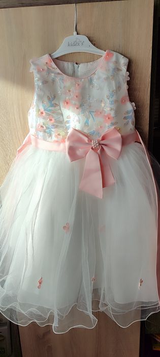 Продам платье для девочки размер 120