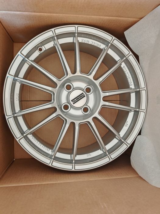Vand jante de aliaj 4x100 pe 17 marca Fondmetal model 9RR