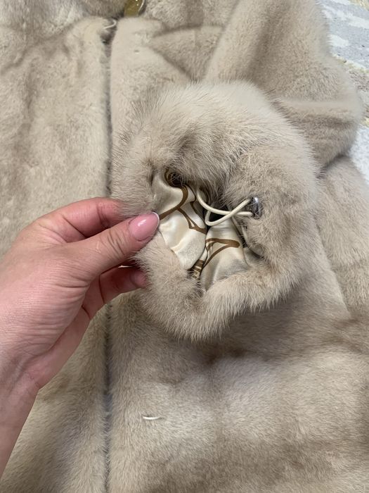 Норковая шуба сатылады.