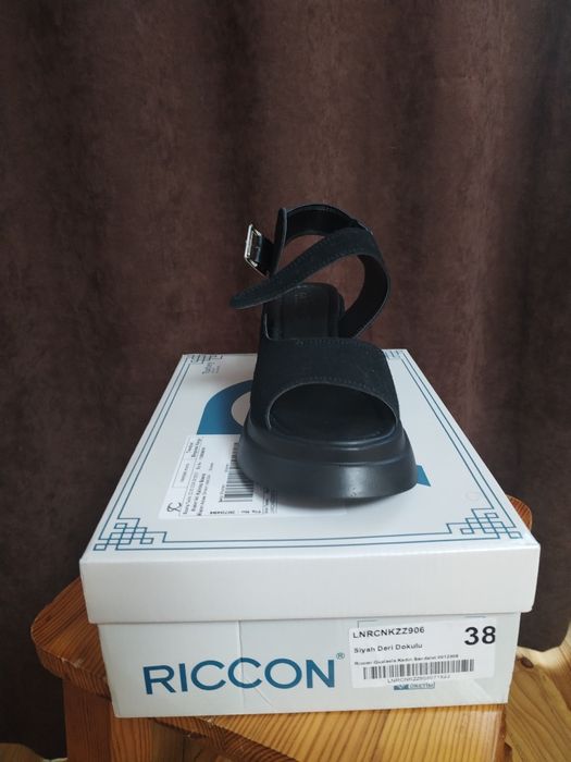 Продава чисто нови номер 38