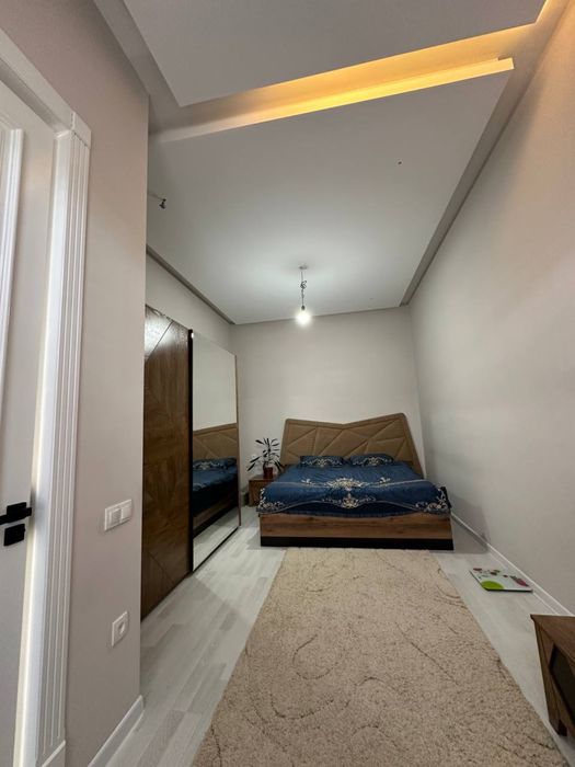 Уч кахрамон  постидан 6 км кирганХожи ота 2 этажли 5 соток уй сотилади