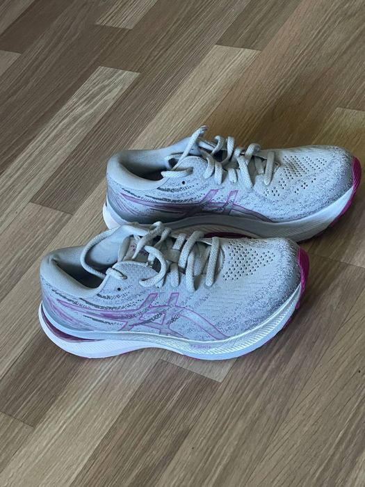 Кроссовки женские Asics 37.5 размер.