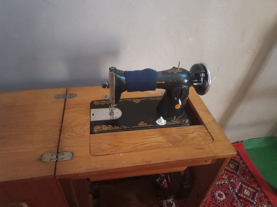 Tikuv mashinasi sotiladi qiziq boʻlsa aloqaga chiqing