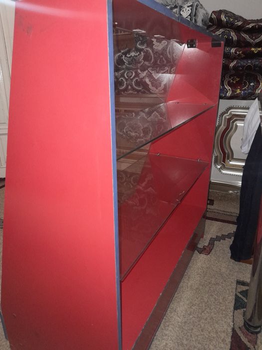 Витрина Шкаф Телефон сотилади 150