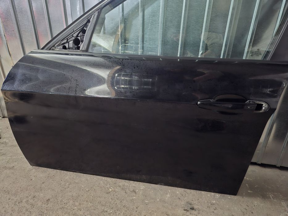 Usa fata BMW E90 E91 culoare 668 Schwarz 2 in stare foarte buna