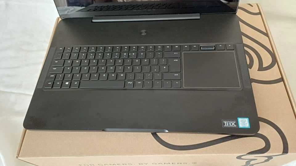 Razer Blade Pro 17.3 4K IGZO/Core i7-7820HK/GTX 1080 8GB/32GB RAM/1TB