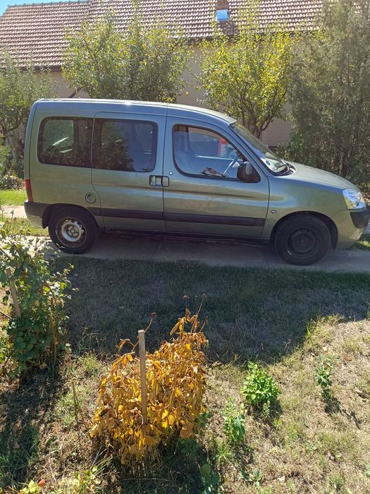 Vând Peugeot partener..motor 1.4 an 2004 ..in stare f.buna..