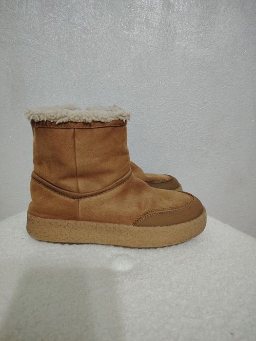 Ghete fetite din  piele întoarsă. Zara nr 31.