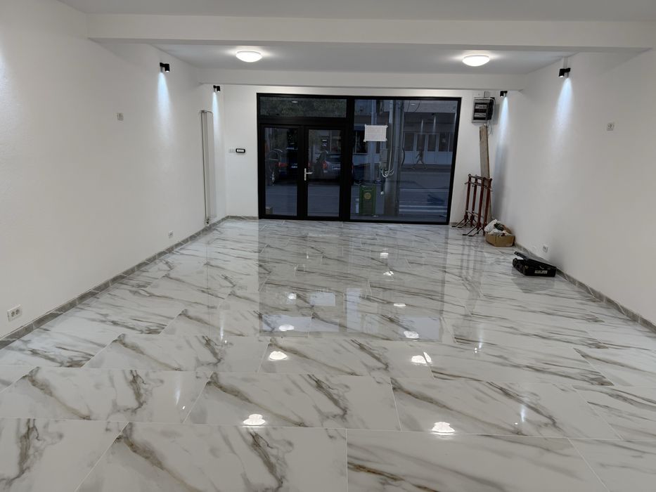 Spațiu comercial 80 mp – central, vitrină mare, prima închiriere