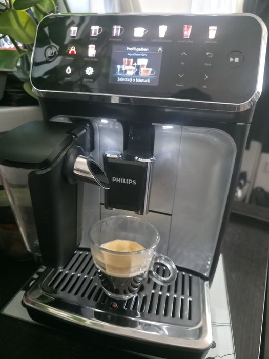 Espressor automat Philips Seria 5500 LatteGo (Expressor, Expresor, Aparat de cafea)