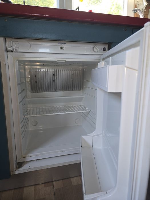 Frigider gaz, 12v si 220v