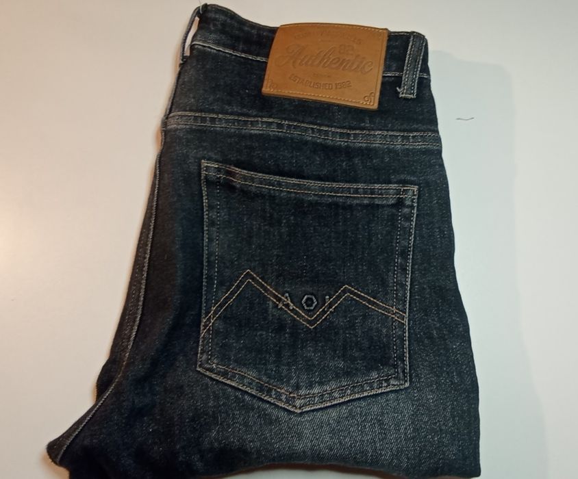 Продам джинсы подростковые новые