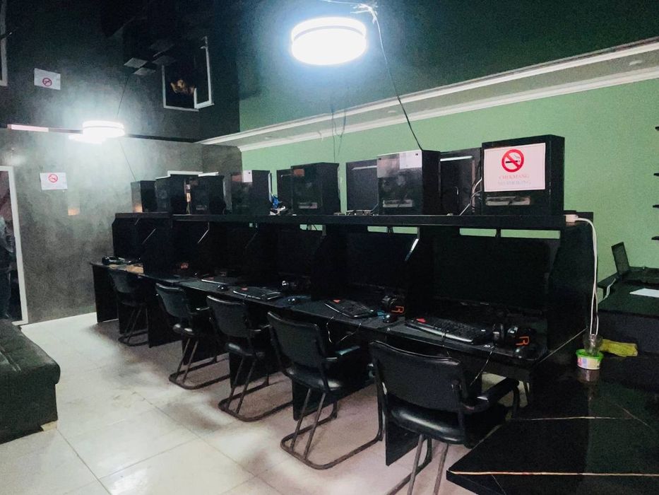 Kompyuter sotiladi 4 komplekt