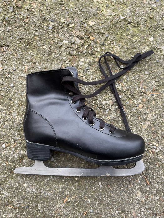 Vând patine negre mărimea 40