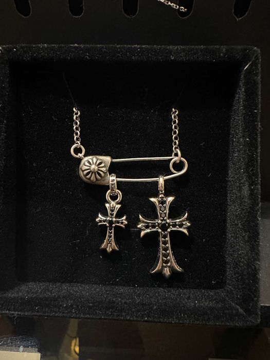 Колие Chrome Hearts - колие с два кръста инкрустирани с черен оникс