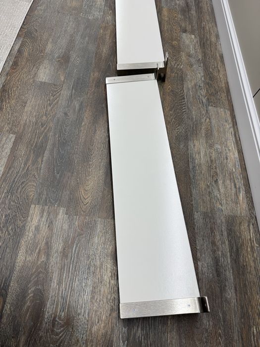 продается деревянная полка для книги