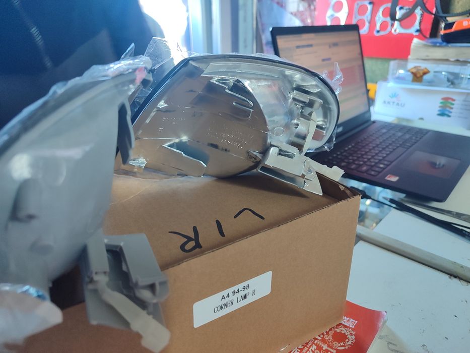 Поворотник на Ауди А4