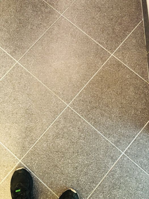 Servicii de curatenie la domiciliu / birouri / scari / canapele