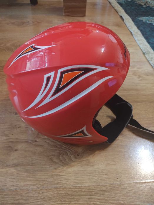 Запазена детска ски каска