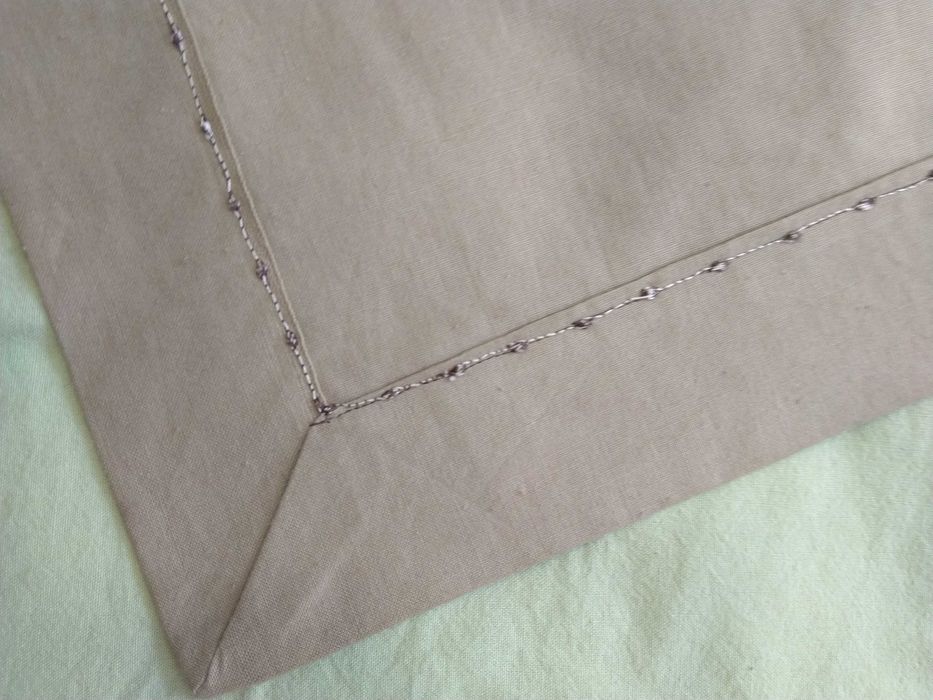 Ръчно шита покривка за маса