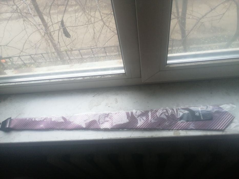 Продам галстук новый