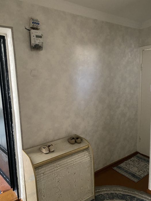 2 xonali uy 56.8 kvadrat sotiladi elektirikasi santexnikasi yengi qili