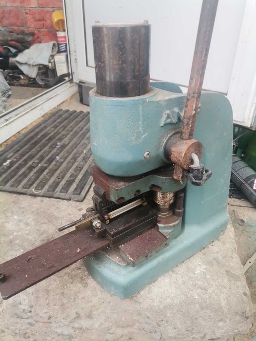 механична настолна  преса