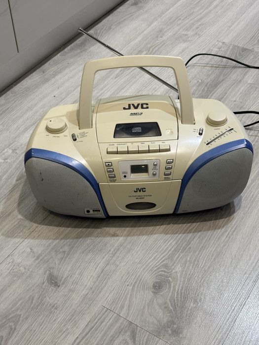 Radio casetofos cu cd