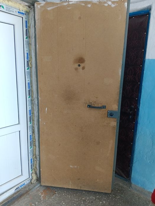 Дверь входная железная