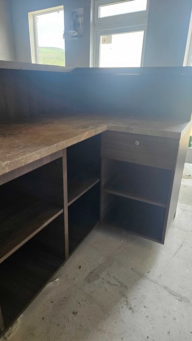 Bar din lemn in stare foarte bună.