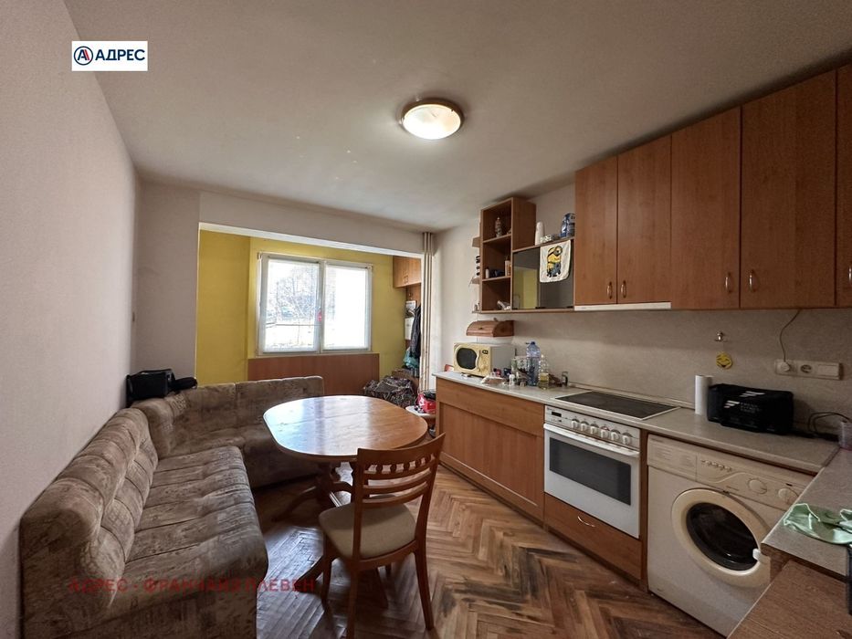 Продава се Тристаен апартамент в Плевен, Идеален център - 95 кв.м за 1685 €/кв.м - Снимка #1