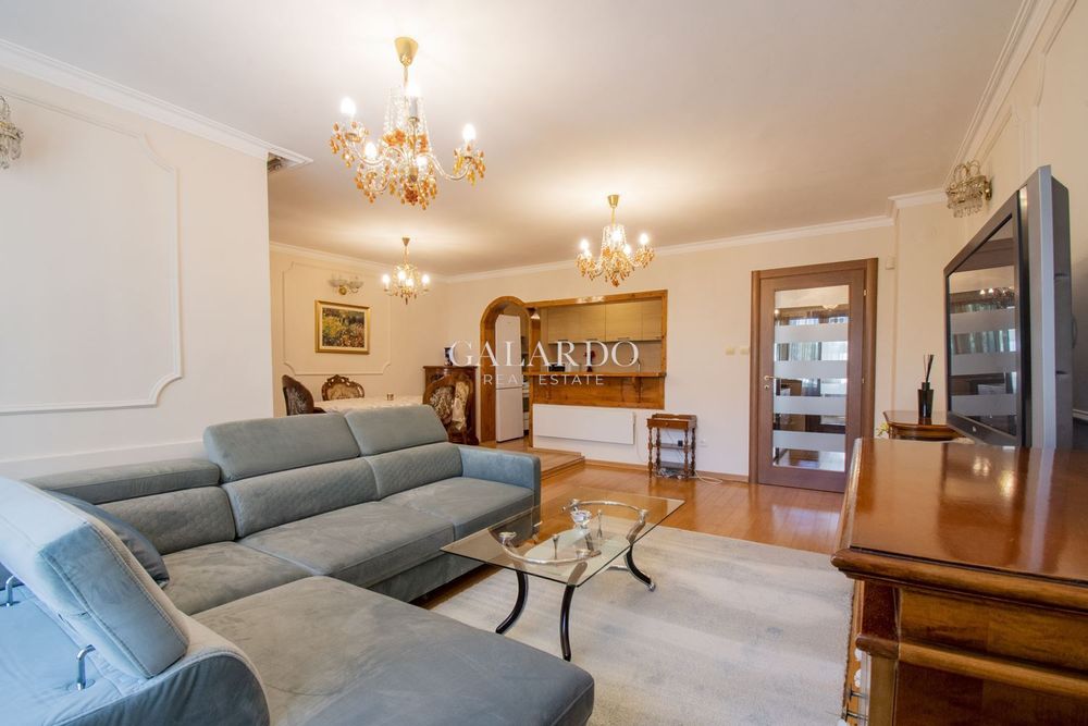 Дава се под наем Тристаен апартамент в София, Лозенец - 110 кв.м за 950 € - Снимка #2