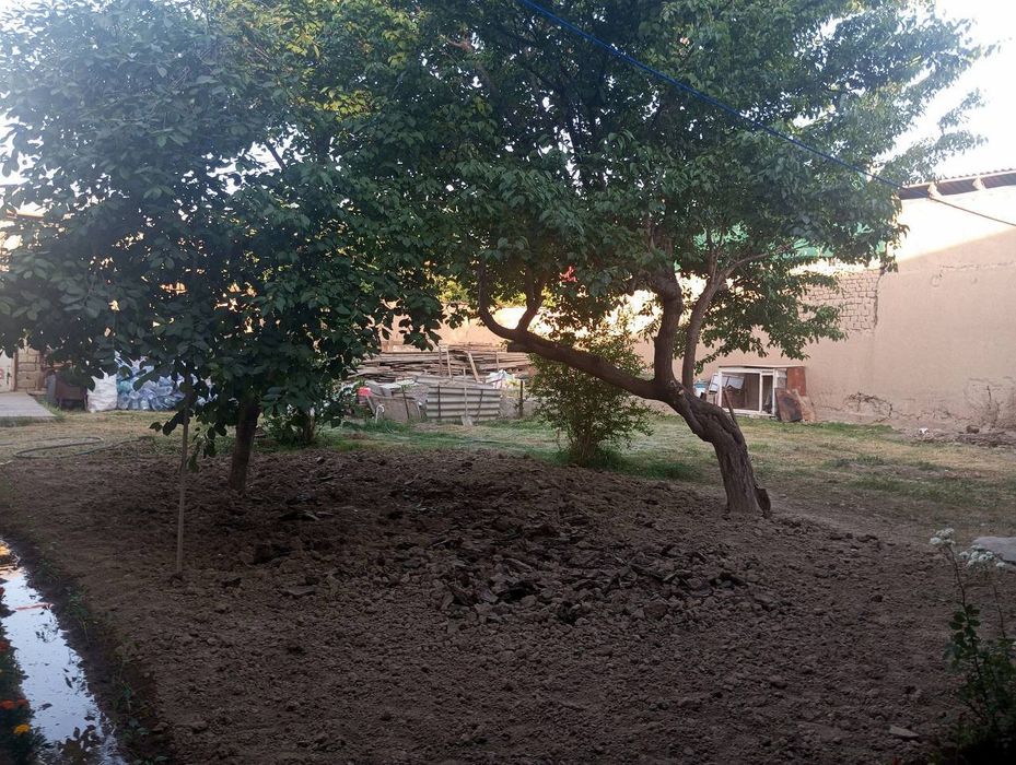 Abduraxmonovda srochna yer sotiladi