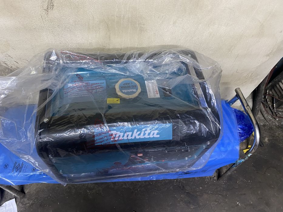 Генератор Makita