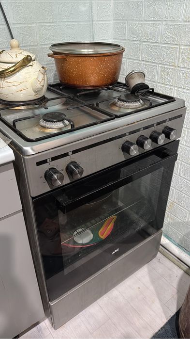 Продаюется Газ плита работает