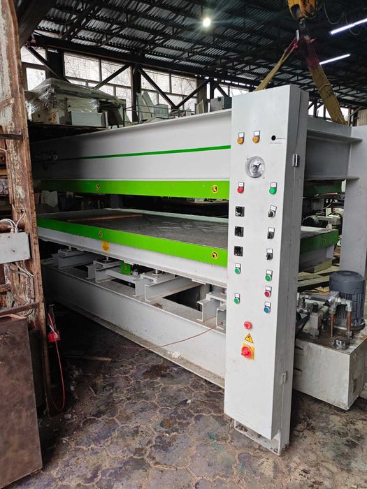 пресс мебельный горячего прессования 1300на3000(турок)