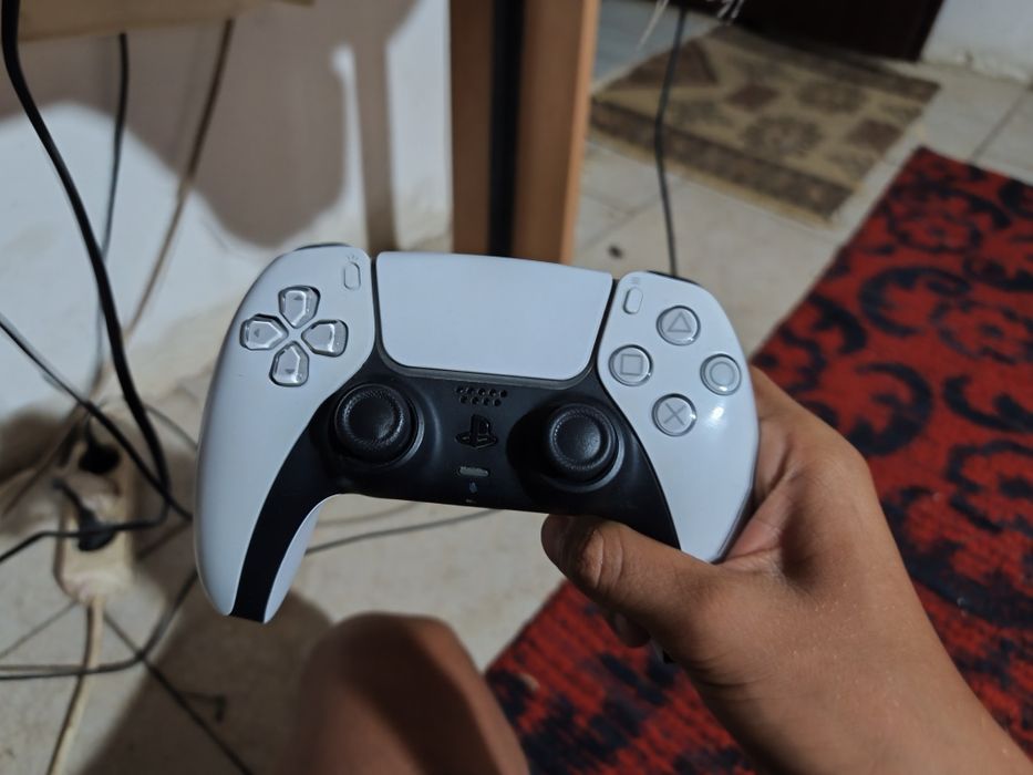 Vând PS 5 ch 2 controlere
