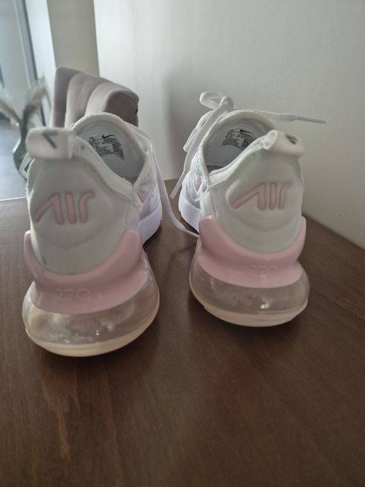 Маратонки   Nike 270