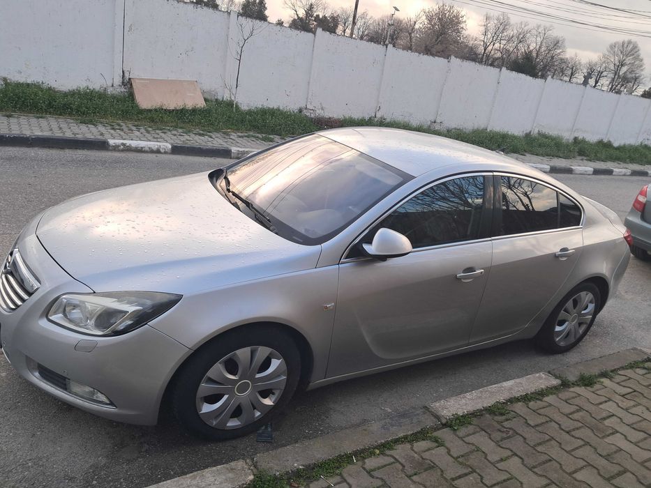 Masina auto opel insignia