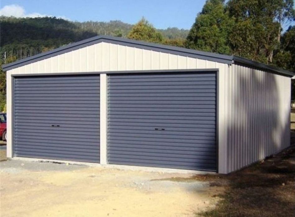 Vand garaj auto pe structura metalica