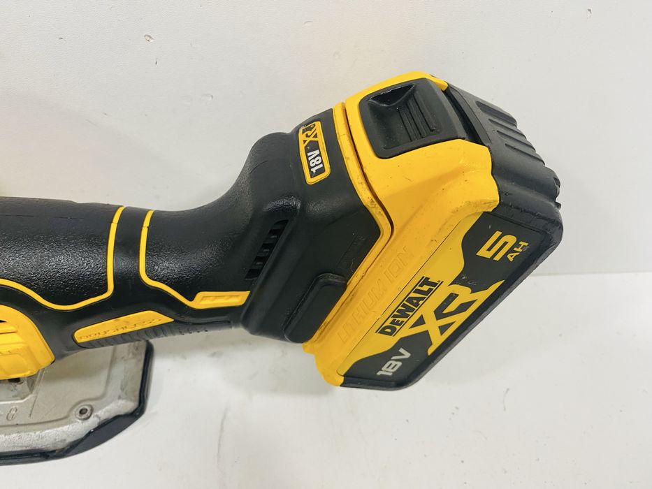 Dewalt ferastrau pendular DCS 335