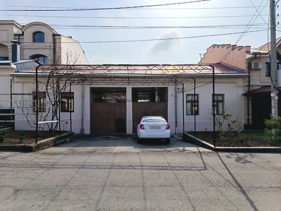 Бодомзор махалада 6 сотих ярими 3 сотихам сотилади