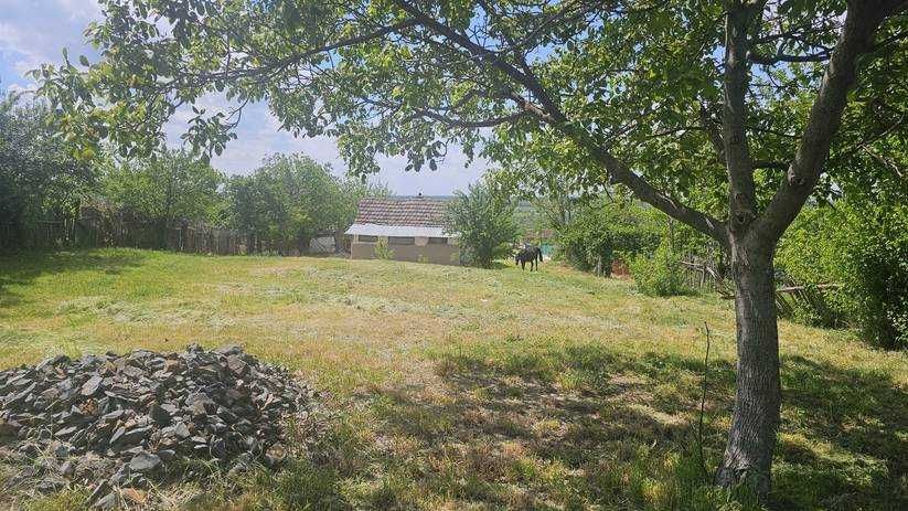 Teren intravilan 1100 mp