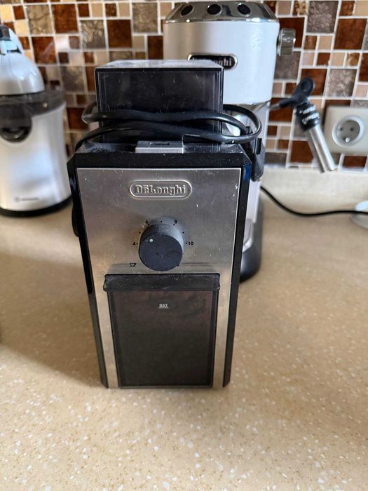 Продается кофемашина De'Longhi Dedica EC685 и кофемолка Delonghi