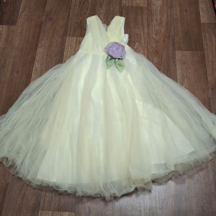 Нарядное платье для девочки Vulpes, на рост 140