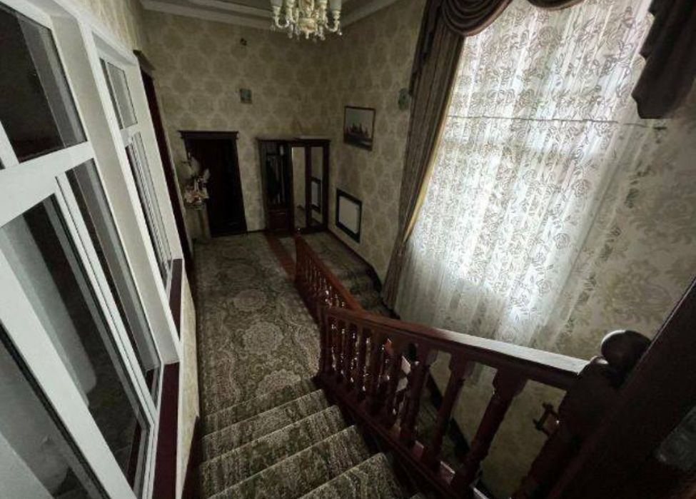 Сергели мошина бозор торисида жойлашган уй сотилади