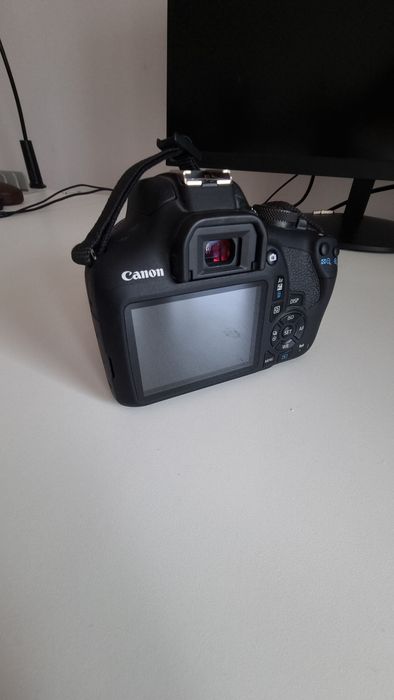Camera foto Canon EOS 2000D + Obiectiv 18-55 mm IS II